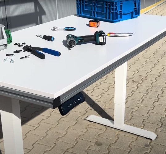 Elektrycznie regulowany stół z profili aluminiowych