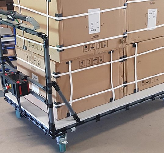 Wózek transportowy z elektrycznie napędzanymi kołami