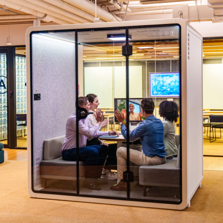 Akustyczna kabina P4F dla 4 osób z zestawem meblowym - 2