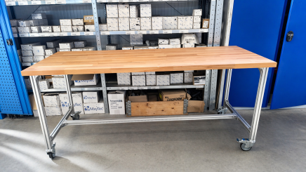Mobilny stół roboczy z profili aluminiowych, szerokość 2000 mm - 5